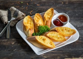 Cách làm bánh mì bơ đường bằng chảo hoặc lò vi sóng
