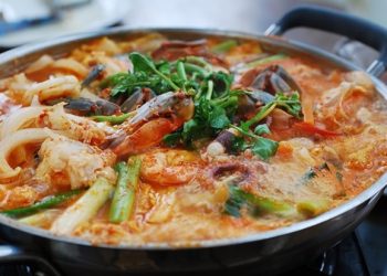 Cách nấu lẩu cua biển Cà Mau chua cay ngọt nước tại nhà