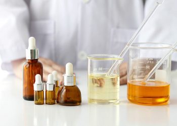 TOP 10 hãng Dược Mỹ Phẩm tốt cho da mụn, da dầu nhạy cảm