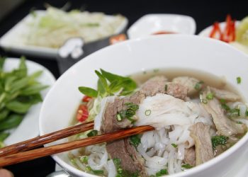 2 cách nấu phở bò ngon tại nhà theo kiểu Hà Nội và Miền Nam