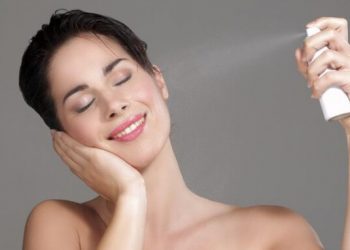 TOP 10 loại Kem Chống Nắng cho da dầu SIÊU HOT 2022 [Góc Review]