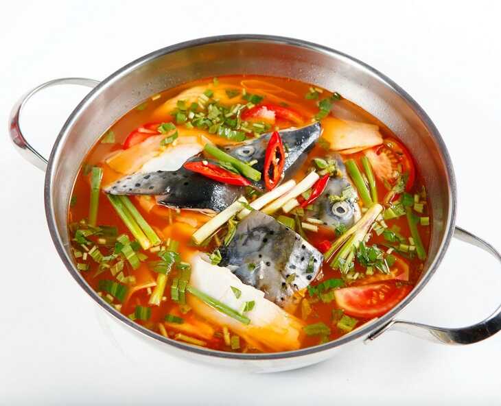 đầu cá hồi nấu măng chua