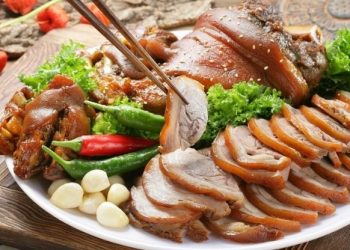 Cách làm chân giò hun khói đơn giản tại nhà