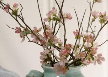 Hướng dẫn trang trí lọ đào sáng tạo cho ngày Tết thêm tươi