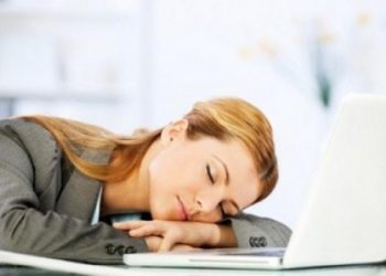 Làm sao để lấy lại tinh thần tránh buồn ngủ khi làm việc?