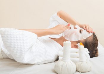 Cách chăm sóc da mặt tại nhà và những thói quen tốt cho làn da