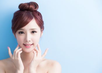 Da khô nứt nẻ vào mùa lạnh nguyên nhân do đâu và cách khắc phục