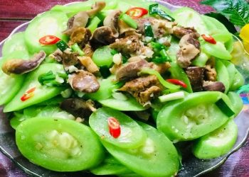 Khổ qua tây xào gì ngon? 2 cách làm đơn giản với thịt và trứng vịt