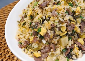 Cách làm cơm rang dưa bò thơm ngon không bị khô đơn giản tại nhà