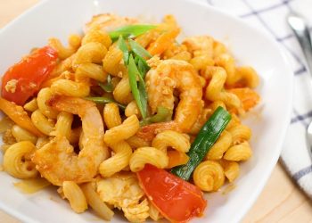 4 cách làm nui xào trứng cho bé và cả nhà ăn sáng ngon tuyệt vời