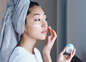 Trời lạnh da khô phải làm sao? Mẹo khắc phục ngay da khô, nẻ mùa lạnh