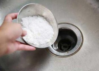 Đổ nửa bát muối vào máy giặt, ai cũng tưởng dở hơi nhưng kết quả cực kỳ thần diệu