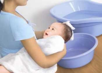 Cách tắm bé an toàn khi trời lạnh tránh bệnh về đường hô hấp