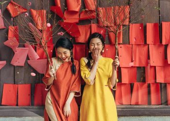 Tổng hợp 5 kiểu dáng áo dài Tết thịnh hành nhất cho nàng thêm yêu kiều, thướt tha