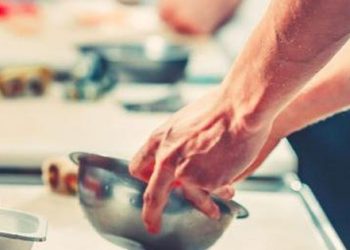 Đầu bếp tiết lộ những bí mật gây sốc của nhà hàng, thực khách không bao giờ được biết