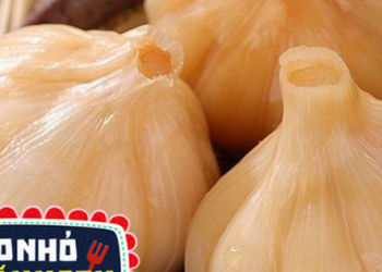 Tỏi ngâm kiểu này, vừa giòn vừa thơm, ngay cả người không ăn được tỏi vì mùi hăng hôi cũng không cưỡng lại được