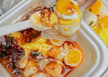 Bánh tráng chấm trứng lòng đào ‘béo tận óc’