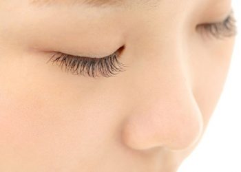Cách dưỡng lông mi dài và cong cho đôi mắt quyến rũ tự nhiên
