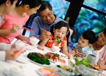 Cách tự tổ chức tiệc tại nhà dịp nghỉ Lễ vui vẻ, ngon miệng