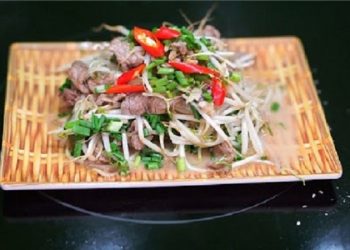 Cách xào giá đỗ với thịt lợn thanh mát giải nhiệt cho ngày nắng nóng