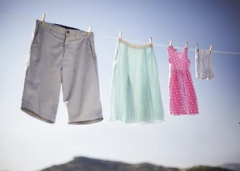 Những cách làm khô quần áo nhanh khi trời mưa kéo dài