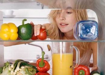 Cách lau chùi tủ lạnh sáng bóng không còn chút tì vết