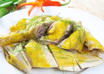 Cách luộc gà ngon nhất cho mâm cỗ ngày Tết thêm bắt mắt