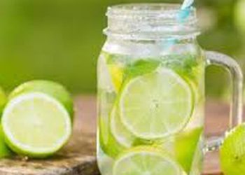 Những người dù ho, đau rát họng đến mấy cũng không được uống nước chanh