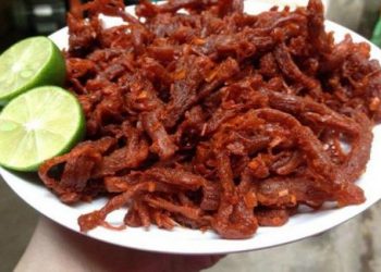 Cận Tết, mách chị em mẹo phân biệt thịt bò khô thật – giả, tránh mua phải “hàng rởm” làm từ lợn bệnh