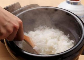Nấu cơm đừng chỉ cho nước: Hãy bỏ thêm thứ này mềm dẻo đậm vị, thơm nức mũi