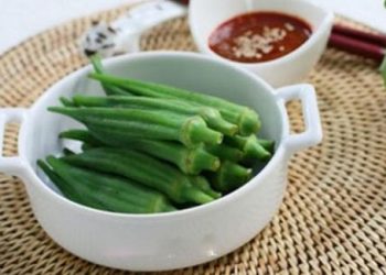 Thêm 1 giọt này vào nồi, đậu bắp luộc không bị nhớt lại xanh mướt