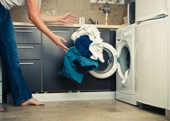 4 mẹo giặt quần áo hiệu quả với máy giặt không thể bỏ qua