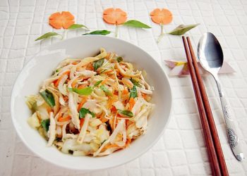 Công thức làm Gỏi bắp cải thịt gà ăn luôn mồm