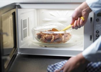 Mẹo hâm thức ăn nóng hổi như mới không thể bỏ qua