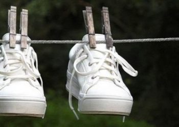 Bỏ nắm muối vào giày thể thao, sau một đêm điều bất ngờ xảy ra