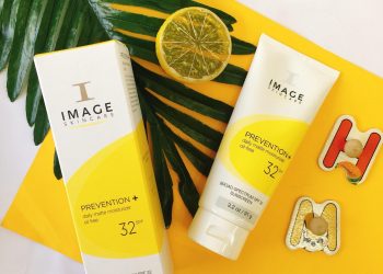 Review kem chống nắng Image SPF32 Prevention Daily Matte Moisturizer Oil Free