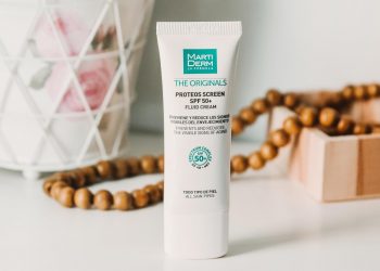 Review kem chống nắng MartiDerm The Originals Proteos Screen SPF50: finish mỏng nhẹ như sương
