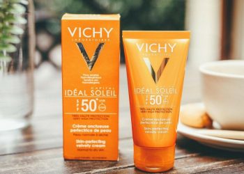 Review kem chống nắng Vichy Ideal Soleil Mattifying Face Fluid Dry Touch SPF 50 Pa+++: Kiềm dầu và không gây nhờn rít