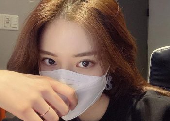 Cách chăm sóc da khi đeo khẩu trang cả ngày