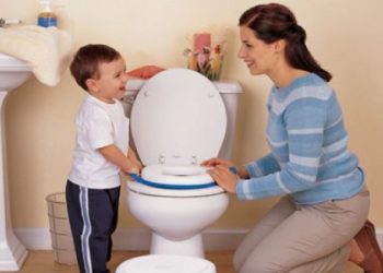 Cách làm sạch bóng sàn và tường nhà vệ sinh không thể bỏ qua