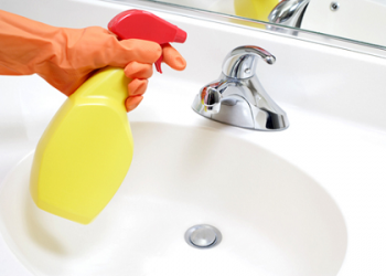 Làm sạch phòng tắm sáng bóng trong ngày Tết nhờ chanh tươi
