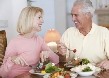 Làm sao cải thiện chứng nhớ nhớ quên quên ở người cao tuổi?