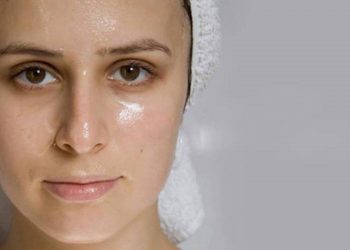 Vì sao da tiết nhiều dầu và cách chăm sóc da mặt giảm bóng nhờn hiệu quả