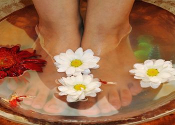 Mách bạn cách ngâm chân đẹp da, khoẻ hơn mỗi ngày