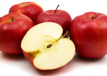 Làm thế nào để giữ rau quả tươi màu sau khi gọt vỏ?