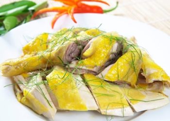 Mẹo chặt thịt gà đẹp không bị nát cho bữa cơm Tết