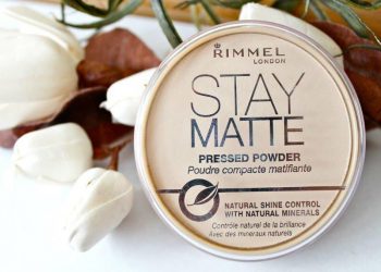 Review phấn phủ Rimmel London Stay Matte Pressed Powder: Lớp nền mỏng nhẹ, mịn màng và kiềm dầu ổn với mức giá cực kì bình dân