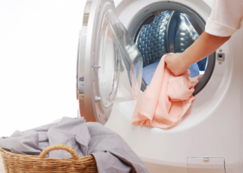 Vo viên giấy bạc rồi ném vào máy giặt, bạn sẽ tiếc vì không biết mẹo này sớm hơn