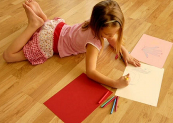 Mẹo làm sạch sàn gỗ sáng bóng bạn nhất định phải biết