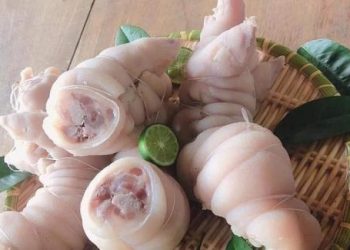Phủ sóng chợ mạng, móng giò luộc rút xương giá rẻ chỉ 70.000 đồng/kg hút khách